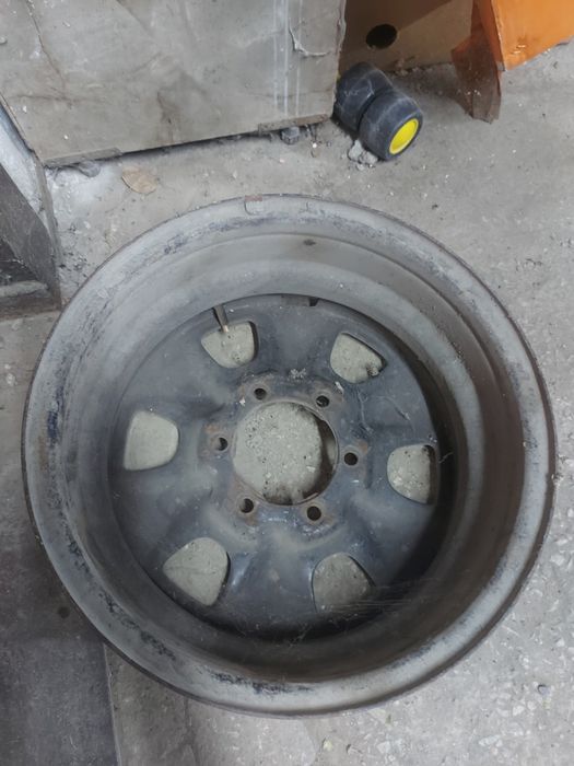 Продам 2 диска на Hilux