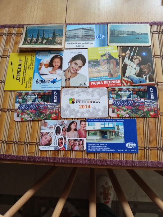 12 броя календарчета