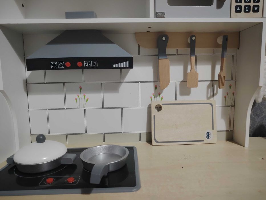 Детский игрушечный кухонный гарнитур.