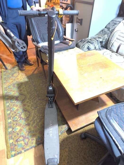 Продам электросамокат