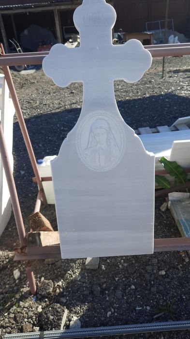 Cruci eftine din marmura