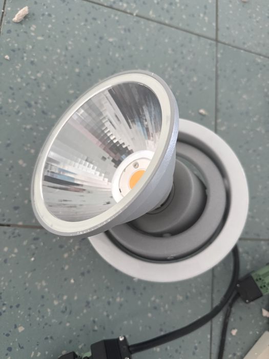 Продавам професионален карданичен downlight DM880282 на LTS & LEUCHTEN