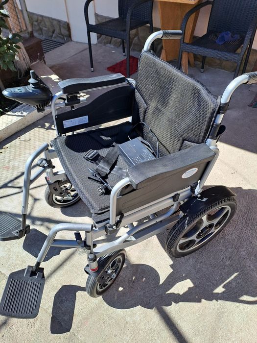 Scaun cu rotile electric, pliabil, manere rabatabile, sezut 46cm,