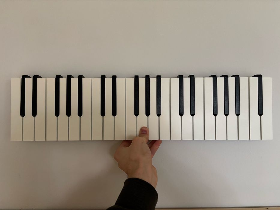 Дървена закачалка за стена (за дрехи) стил пиано-клавиши
