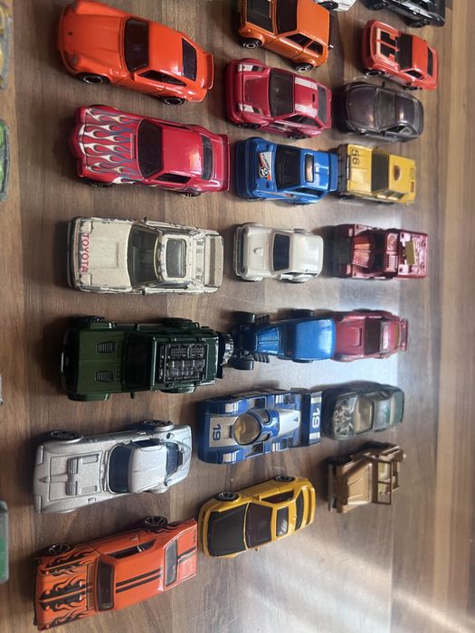 Метални колички мачбокс и hotwheels