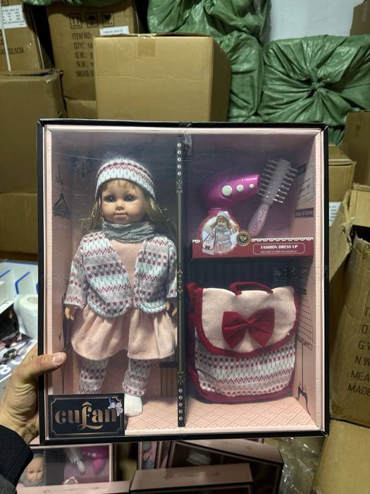 Кукла для девочек с аксессуарами в подарочной коробке