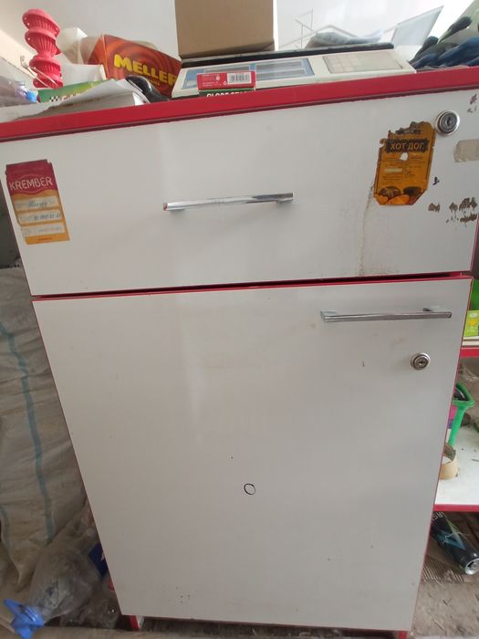 Magazin po'lka vitrina