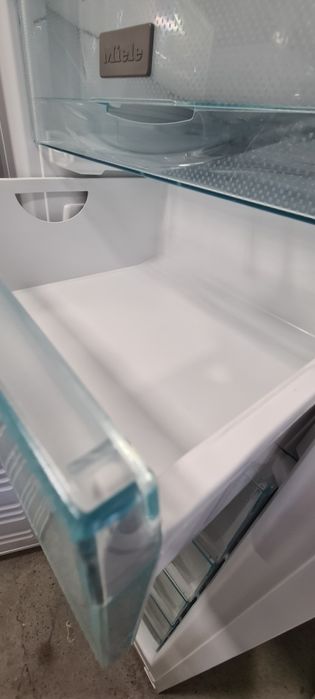 Фризер Miele NoFrost ++ 164см 221лтТОП!