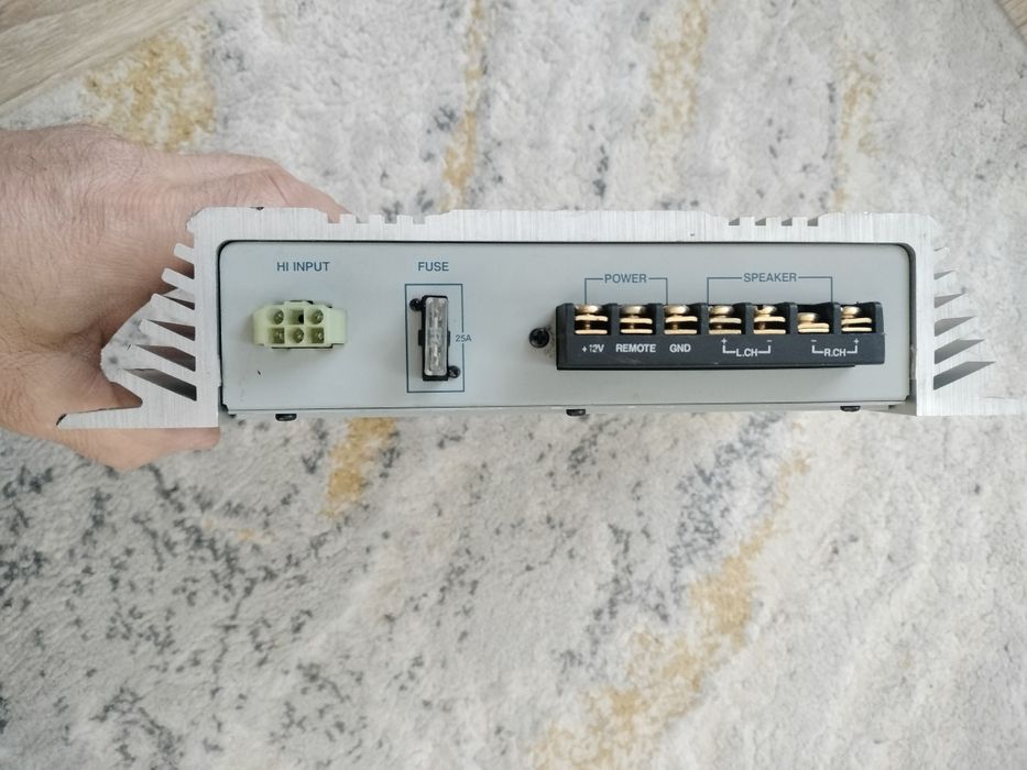 Amplificator auto magnat