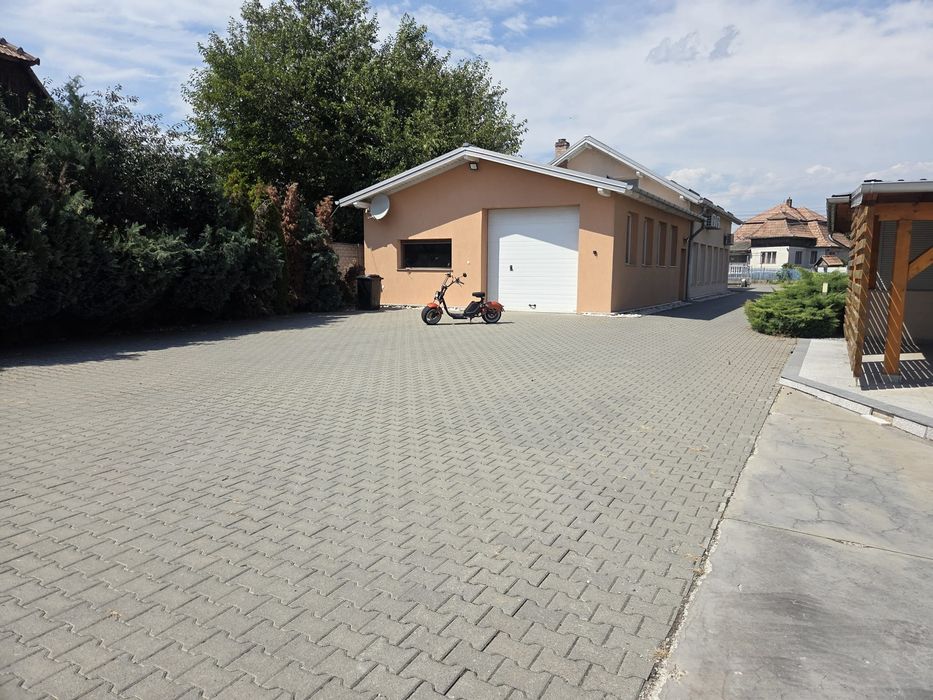 Teren 2518 mp cu casă, garaj, atelier