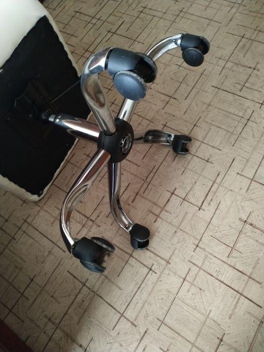 Стул крутящийся.  .б/у.