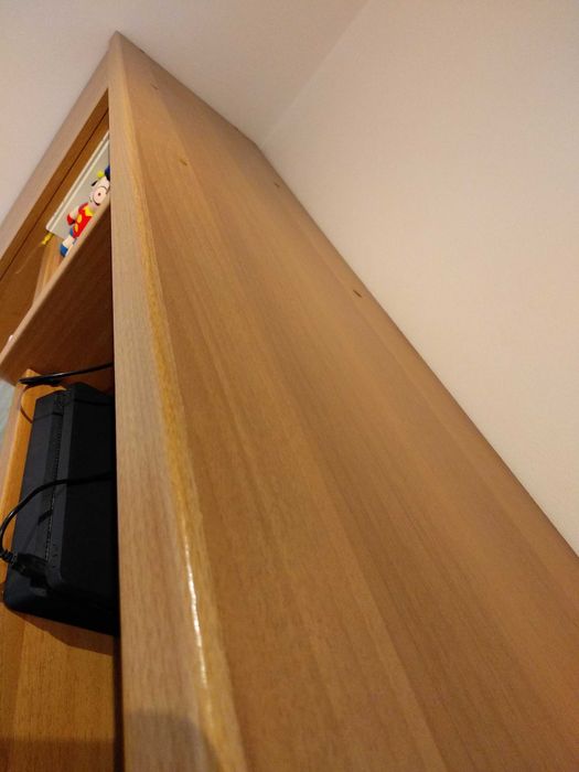 Vând mobilă tineret pt. dormitor cu birou incorporat. Preț 1250 lei.