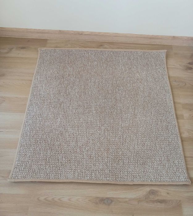 Мини килимче в бежов цвят