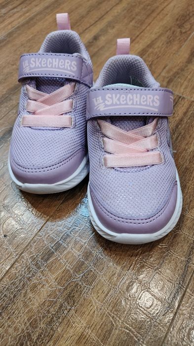 Продам кроссовки skeachers на девочку