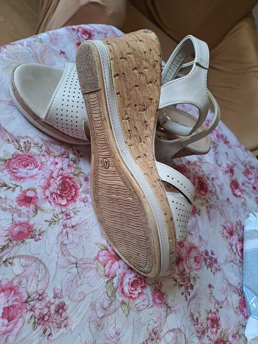 Дамски сандали .