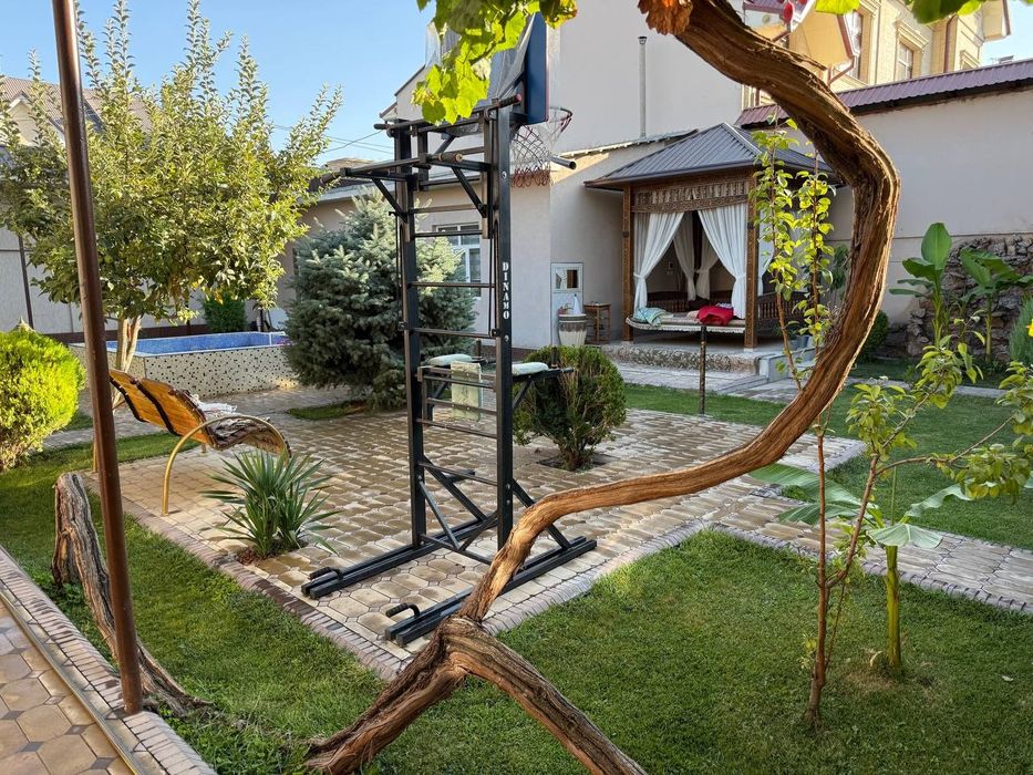 срочно продаётся угловой участок 2-уровень 6-ком 4-санузлов хорошо рем