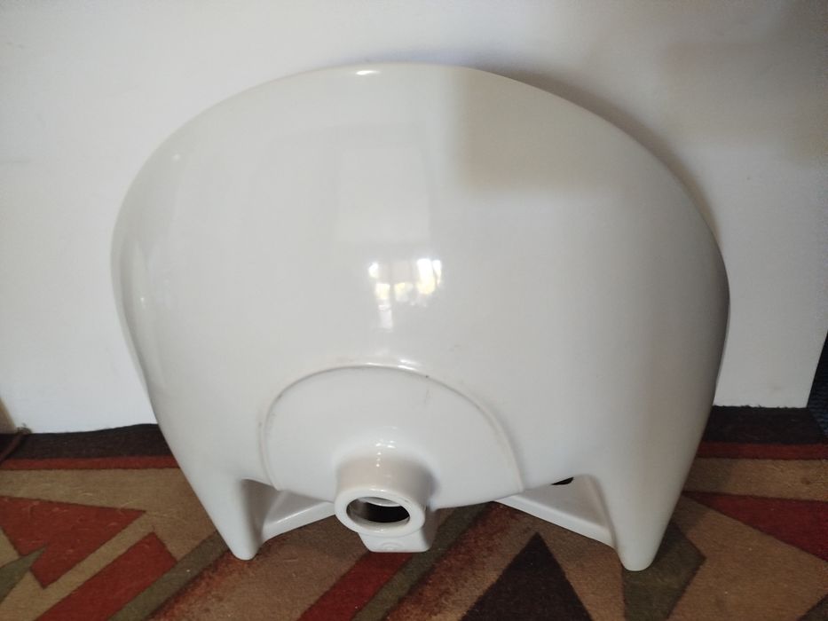 Продавам мивка керамична