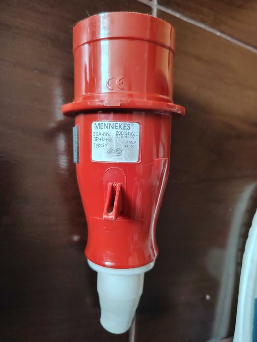 Priza + stecher Mennekes , 3P+N , 32 A , 200 - 415 V