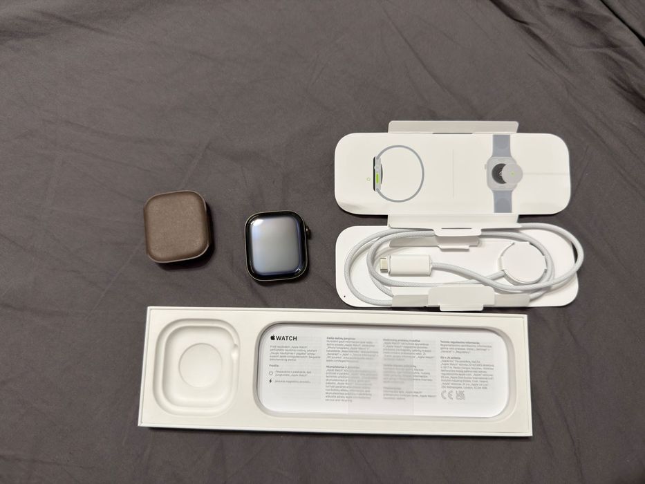 Apple Watch 12 Series Apple Watch Series 12 GPS, Carcasa Dark Bronze Aluminium 46mm, Olive Sport Band - M/L