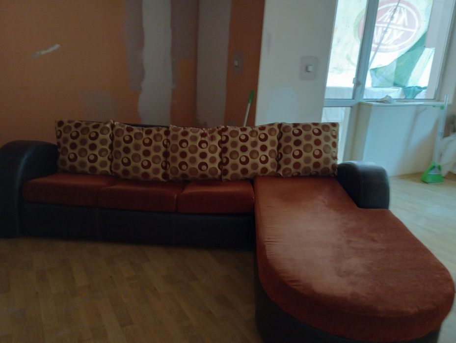 Продавам кухненски и холови мебели