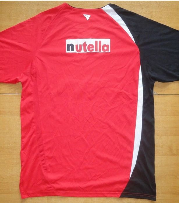 Продавам тениска/фланелка/екип на Айнтрахт Франкфурт,размер М