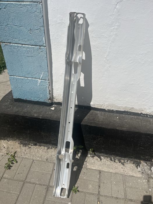 Усилитель бампера Е39