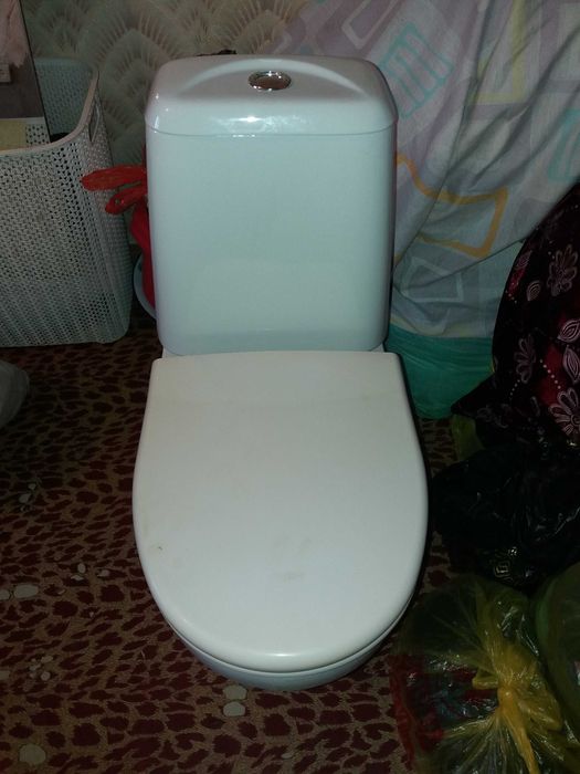 Продам унитаз . .