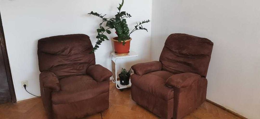 Set 2 fotolii recliner manual Mobexpert utilizat