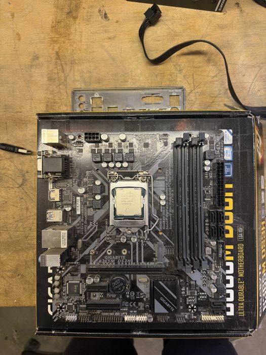 Kit defect i5 9400F + B365 Gigabyte