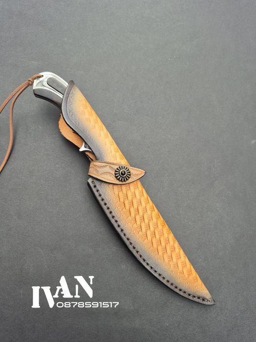 Ловен нож от дамаска стомана (96 слоя) сърцевина  VG10 с кожена кания