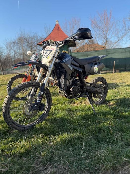 Vand cross 250 4T în stare perfectă sau schimb dar crește valoarea