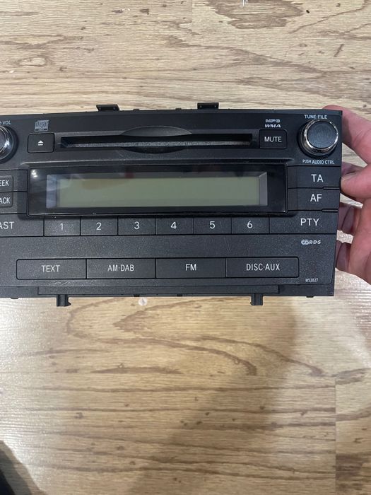 Касетофон на Тойота Авенсис 2009