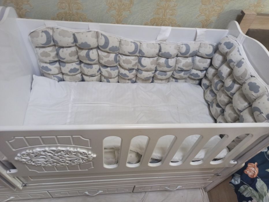 Chaqaloqligidan to katta bogunicha yotsa boladigan karavat