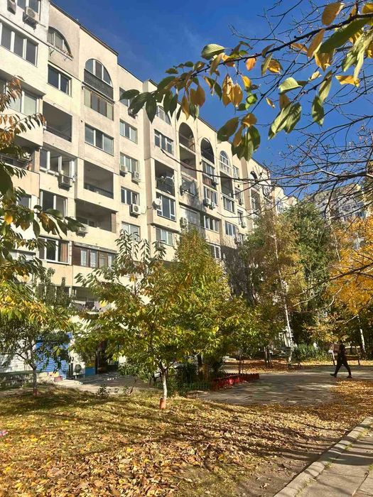 Двустаен апартамент в ж.к. Люлин 3