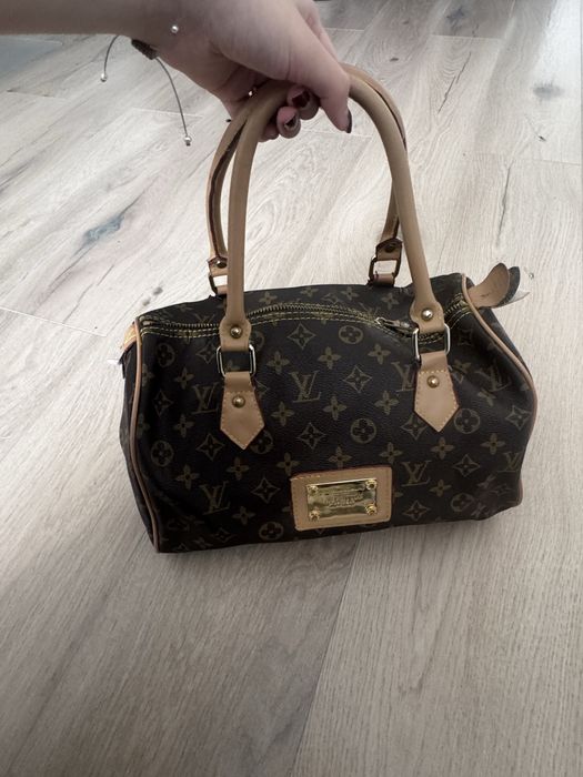 Geantă Louis Vuitton