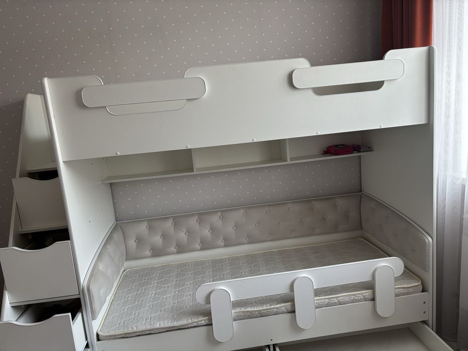 Продам двухярусную кровать