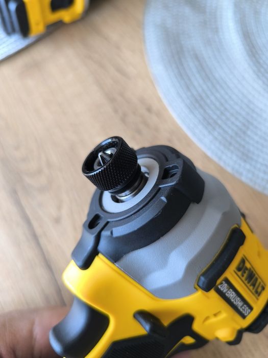 Șurubelnița cu impact DeWalt DCF850