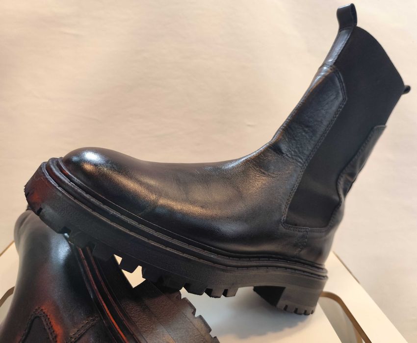 Ghete chelsea 41 premium Massimo Dutti piele naturala moale negru