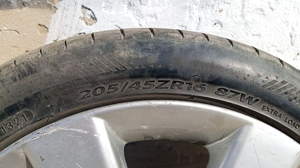 Покрышка дискімен сатылады.