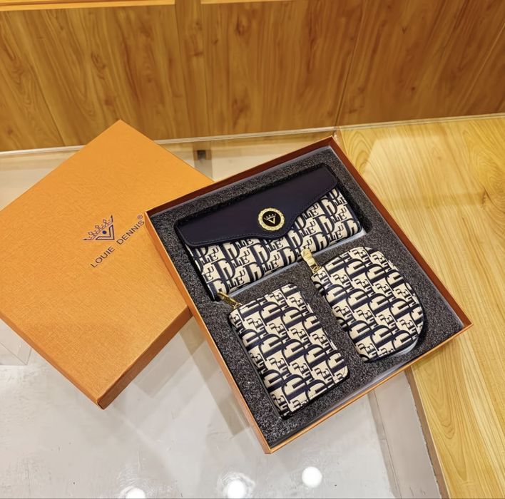 Подарочный набор кошельков к 8 марта