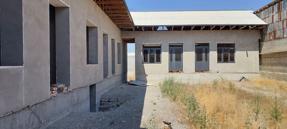 Ховли уй сотилади