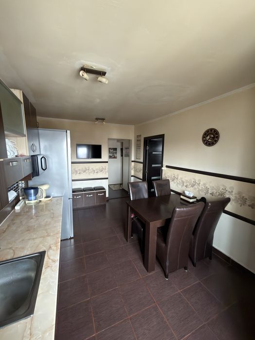 Proprietar vand apartament 3 camere - zona Judetean