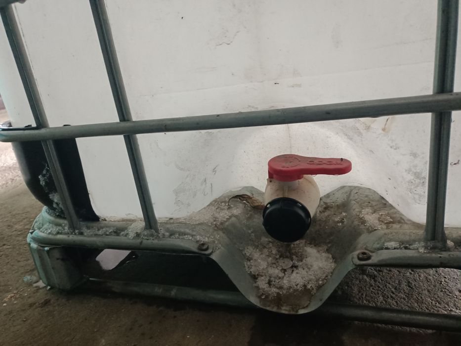 Продам бочку куб