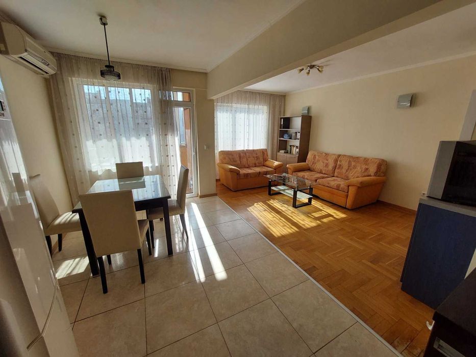 Продава се Тристаен апартамент в Варна, Център - 85 кв.м за 2106 €/кв.м - Снимка #1