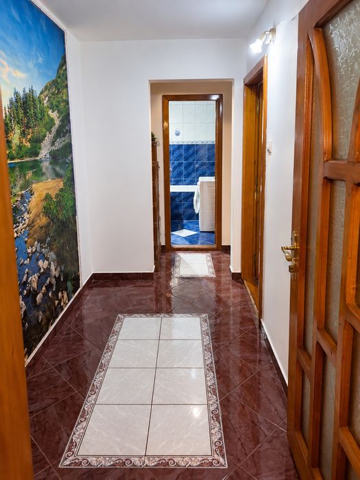 De închiriat apartament 3 camere