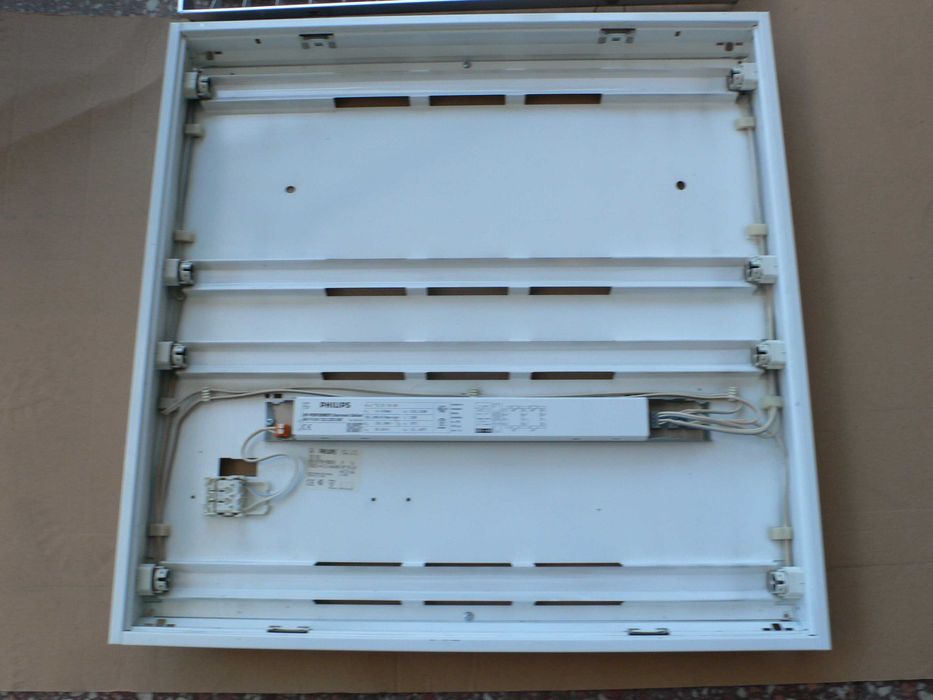 lampa philips tavan casetat