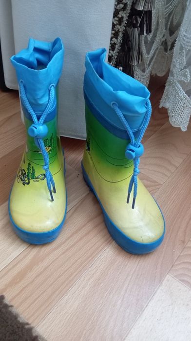 Продам резиновые детские сапоги