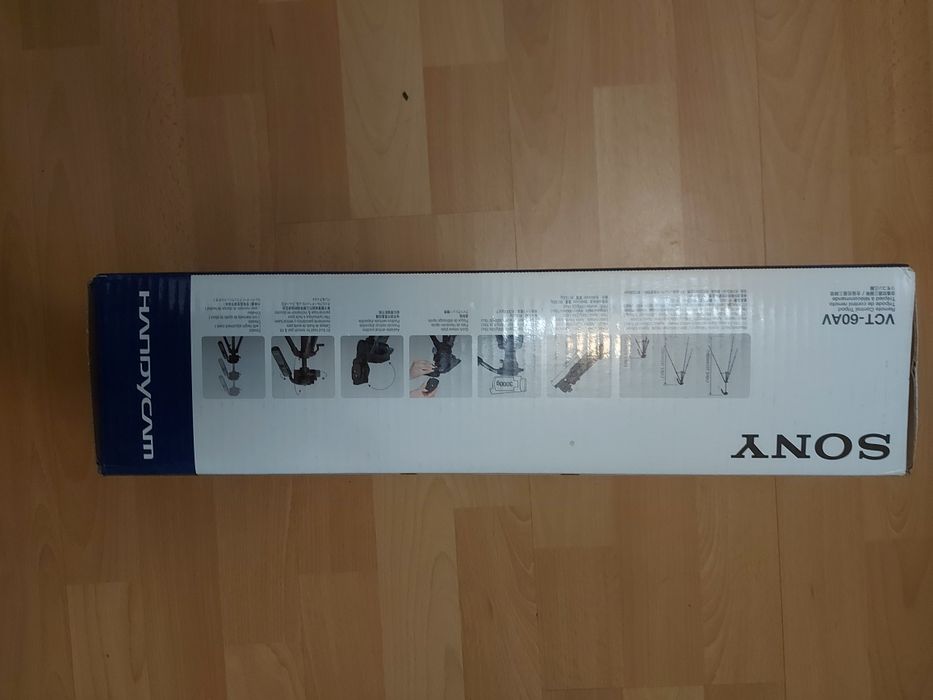 Видеокамера SONY DCR-SR220 с треногой
