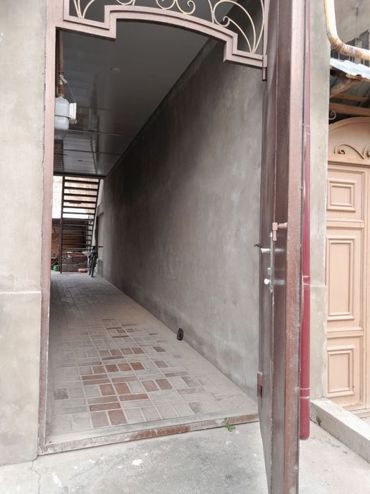 Yakkasaroyda uchaska sotiladi 3, sotiglik 12 xona 3 ta san uzel