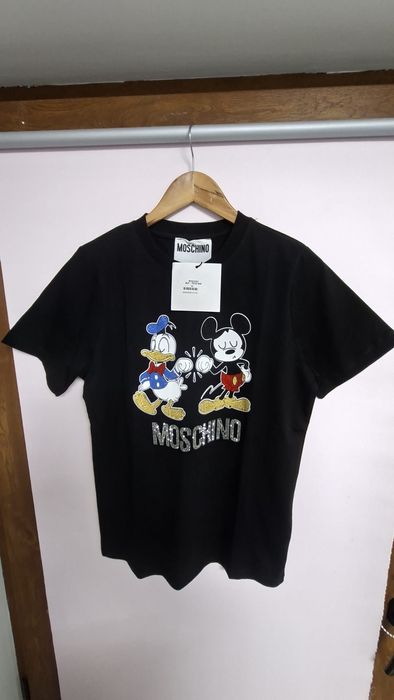 Tricouri de damă diferite culori și mărimi